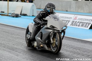 20160041